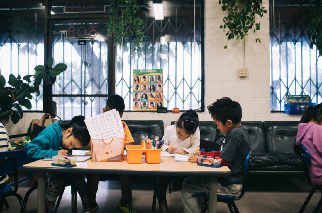 Elementary school students are immersed daily in English as many do not understand their culture&#39;s language.